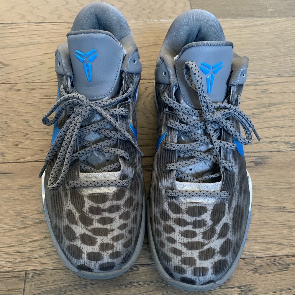 Kobe Bryant Sneakers size 10